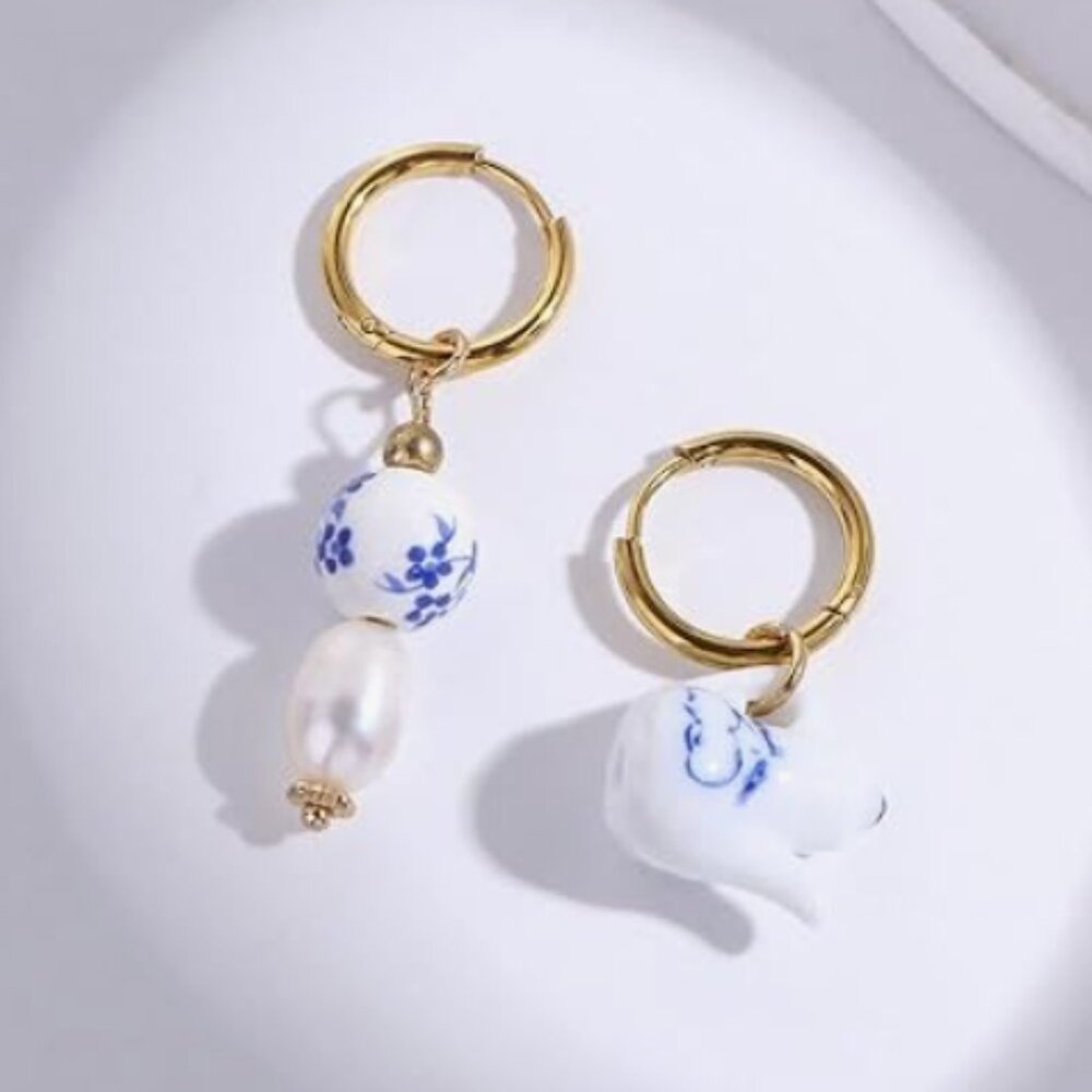Blue & White Floral with gold dangle earrings 💙🤍
